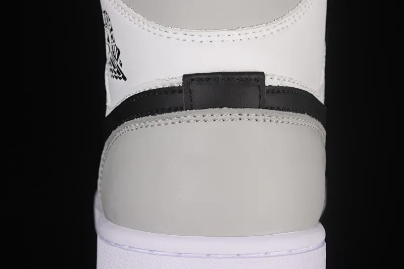 All Categories Air Jordan Jordan Series Basketball Shoes Air Jordan 1 Mid Differentiated Versions Air Jordan 1 Mid AJ1 Joe 1 New Ash Mid-top Cultural Basketball Shoes BQ6472-015